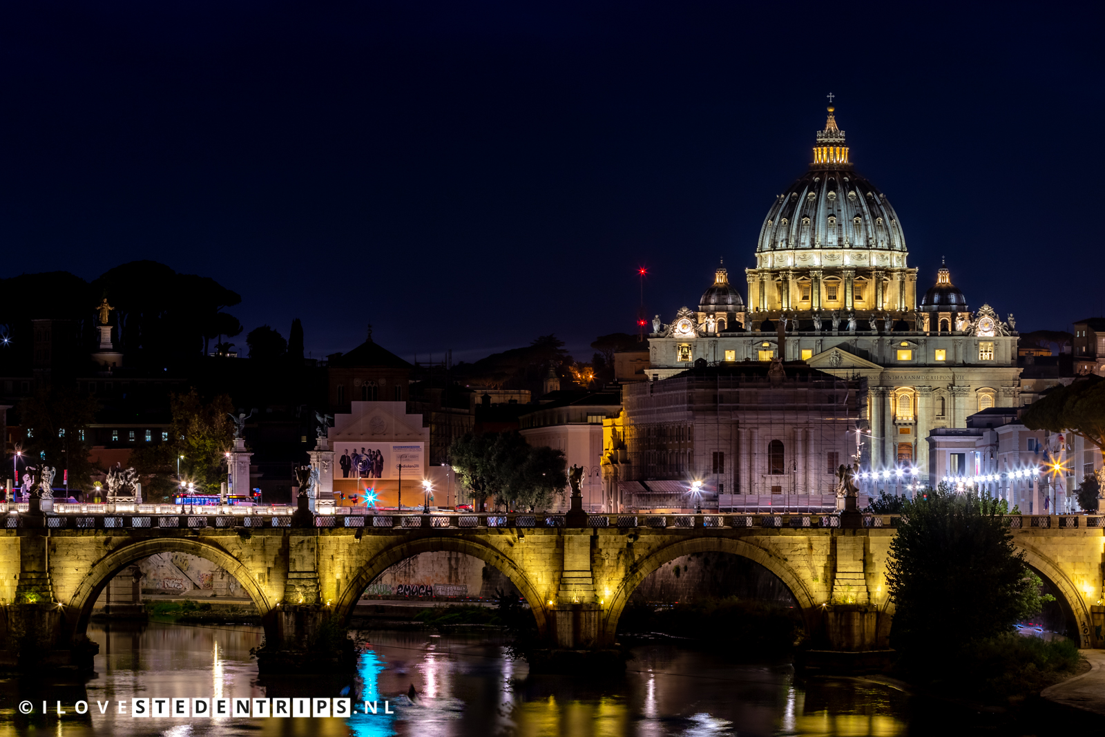 Sint-Pietersbasiliek in Rome by Night