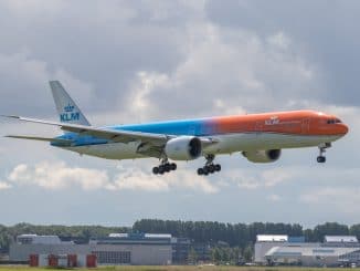 PH-BVA Orange Pride KLM op Schiphol