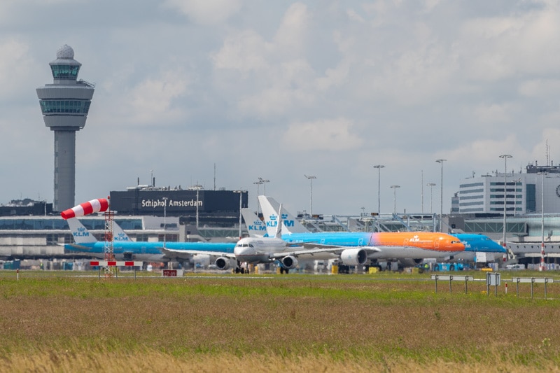 Orange Pride KLM op Schiphol